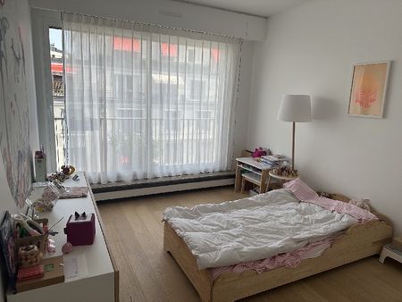Location Appartement 5 pièces 137m² PARIS 16ème - Photo 5