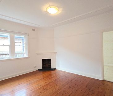 Family home in quiet location - Photo 2
