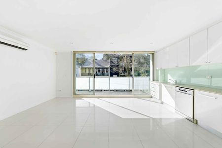 ONE BEDROOM APARTMENT CONVENIENTLY LOCATED - Photo 5