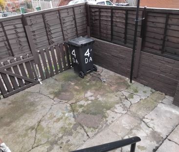 Dodgson Avenue, Leeds - Photo 1