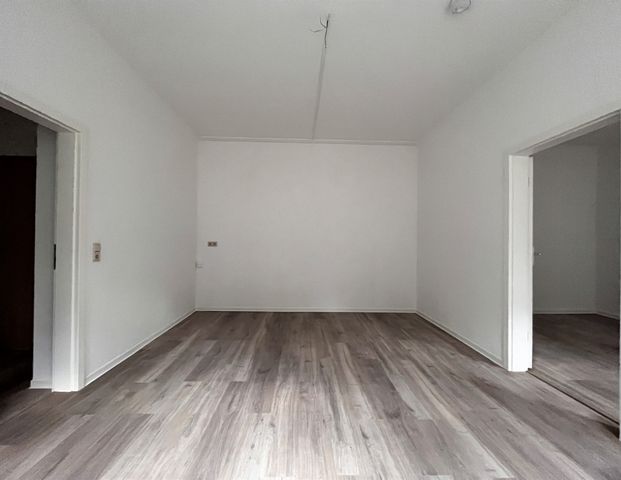 Newly renovated small 1.5 room apartment* Live and save! - Foto 1