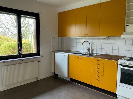 Gustav Nilssons väg, Tomelilla - Photo 1