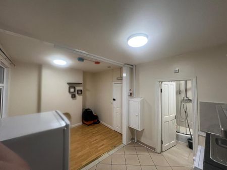 Studio to rent - Photo 2