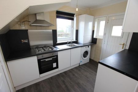 3 bedroom semi-detached house to rent - Photo 4