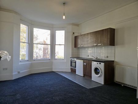 1 bedroom bedsit to rent - Photo 2