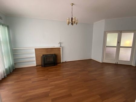 4 Bedrooms, 2 Bathrooms House for rent - Photo 2