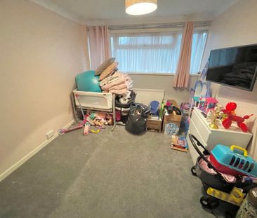 3 bedroom end of terrace house to rent - Photo 3