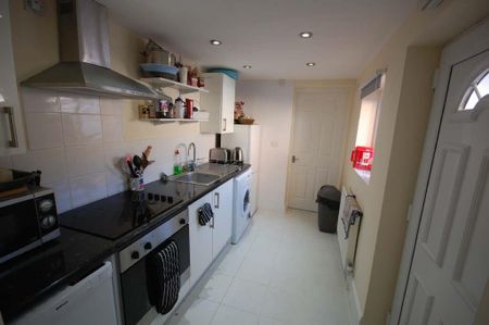4 bedroom terraced house to rent - Photo 5