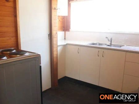 “A Charming 2‑Bed Cottage with Polished Floors & Sunlit Sunroom” - Photo 3