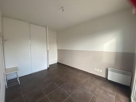 À louer : Appartement T2 de 42 m² à Miramas - Photo 4