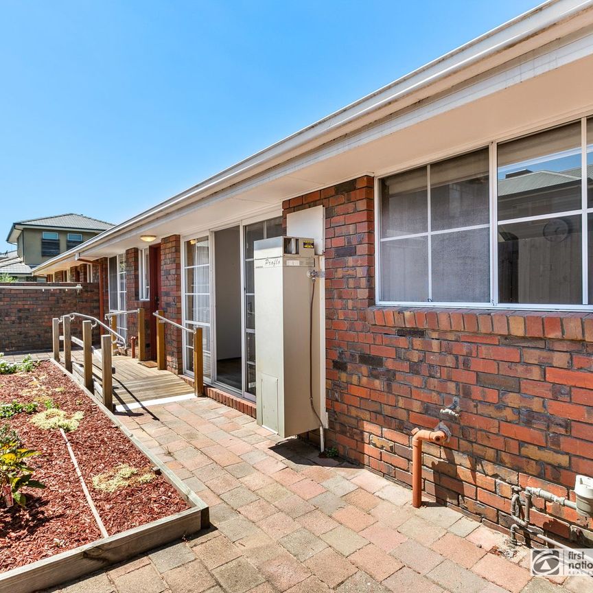 2/12 Romawi Street, 3018, Altona Vic - Photo 1