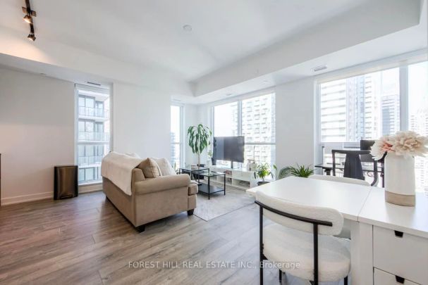 327 King Street W #3006 - Photo 1