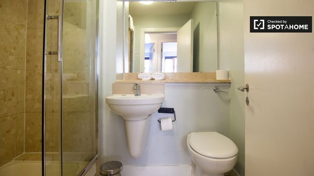 Stylish 3-bedroom apartment for rent in Old City, Dublin - Photo 1