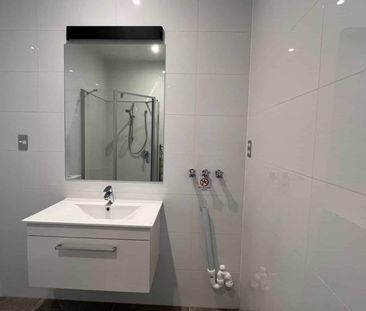 Modern 2-Bedroom Unit in Prime Location - Photo 3