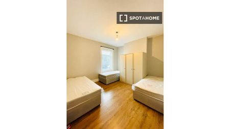 Bed for rent in 2-bedroom apartment in Inchicore, Dublin - Photo 5