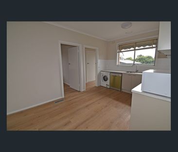 IDEAL FAMILY HOME - Photo 4