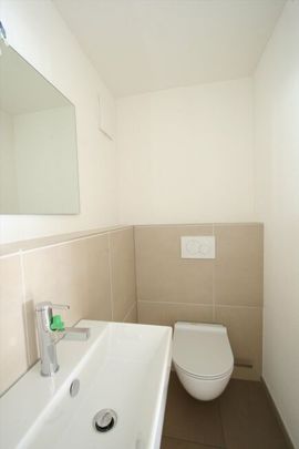 Rent without deposit - Large sunny roof terrace. - Photo 1