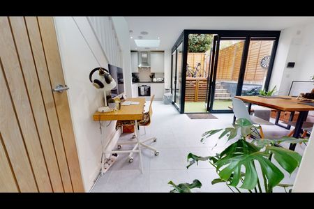 1 Bed Detached House, Himley Road, SW17 - Photo 2