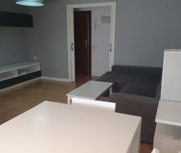 Piso de alquiler en Calle de Cebreros, Lucero - Photo 2