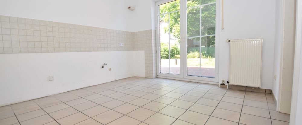 Doppelhaushälfte mit Garage und Gartenhaus in ruhiger Lage in der Stadt Friesoythe - Foto 1