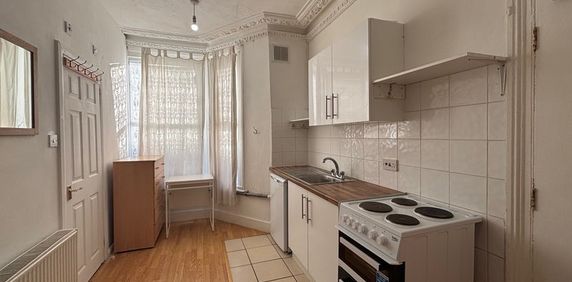 Studio Flat, Buckingham Road, NW10 - Photo 2