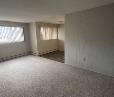 Spacious 2 Bedroom 1 Bath Apartment in the heart of Red Deer!! - Photo 1