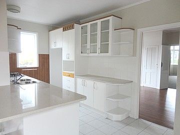 a bungalow home in a prime location - Photo 5