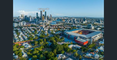 Charming 4-Bedroom Inner-City Queenslander on 253m² – Renovated & Ready to Rent - Photo 2