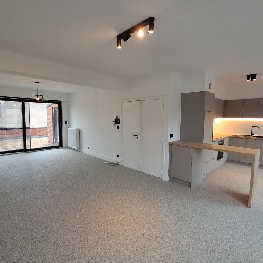 Instapklaar duplex- appartement met 3 slaapkamers en terras te Sijsele. - Foto 1