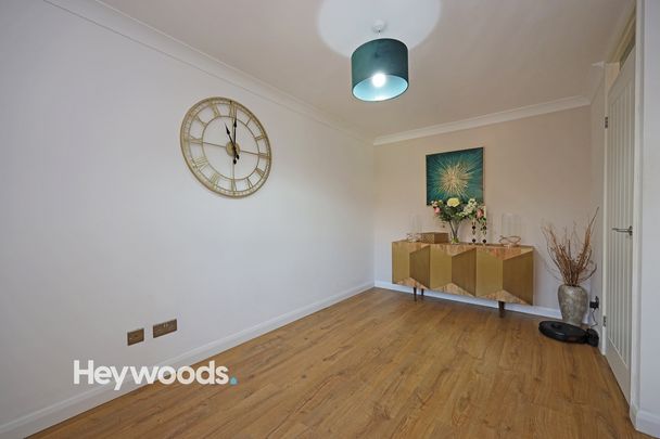 4 bed detached house to rent in The Saplings, Newcastle-under-Lyme, Staffordshire - Photo 1