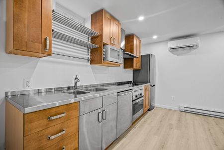 For Lease - 25 Chamberlain Avenue Unit# Lower, Toronto, Ontario - Photo 2