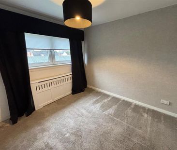 3 bedroom end of terrace house to rent - Photo 4