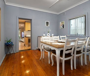 Charming full brick family oasis with two street access - Bordering... - Photo 4