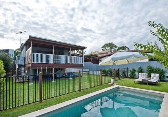 QLD Cottage With Large Entertainers Deck Overlooking the Stunning In-Ground Pool!. - Photo 1