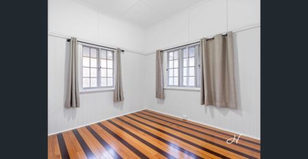 CHARMING & VERSATILE 2-BEDROOM HOME IN ONE MILE - Photo 4