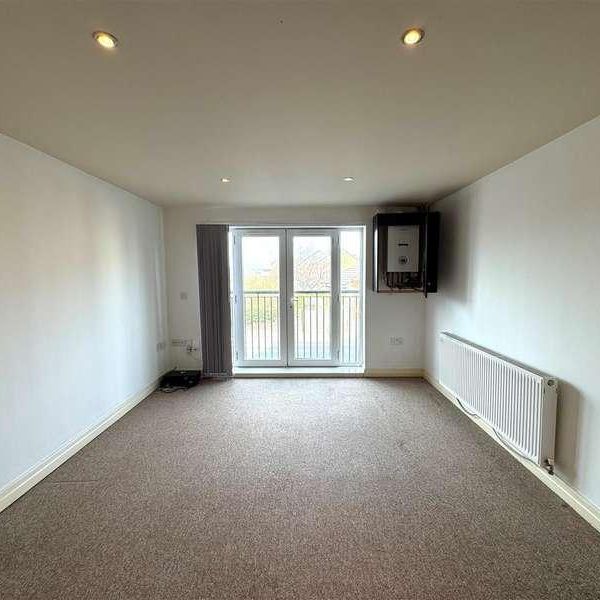 Long Causeway, Farnworth, BL4 - Photo 1