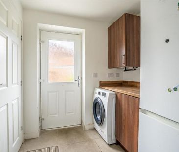 4 bedroom semi-detached house to rent - Photo 2