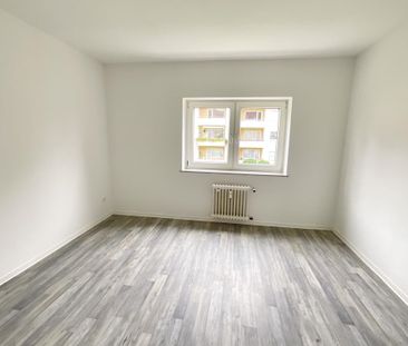 Zentrales Wohnen: Helle 2-Zimmer-Wohnung mit Balkon frei! - Photo 2