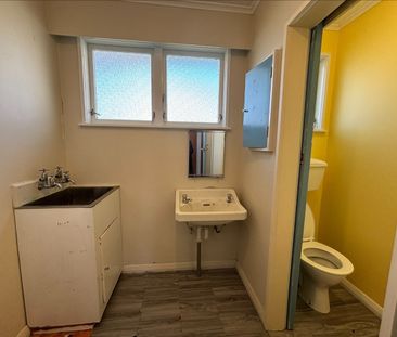 Quiet, cosy and ready for a new tenant! - Photo 5