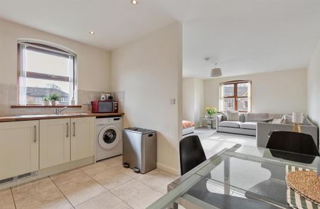 4 Lismore Court, Jordanstown, Newtownabbey, BT37 0AF - Photo 3