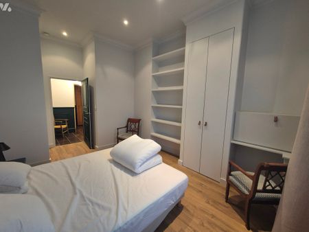 CROIX-ROUSSE - SUPERBE APPARTEMENT RENOVE TYPE 3 - Photo 3