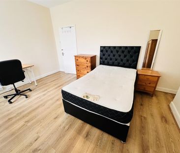 4 bedroom terraced house to rent - Photo 3