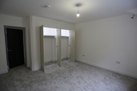 2 Bed Flat, Fox Hill, SE19 - Photo 2