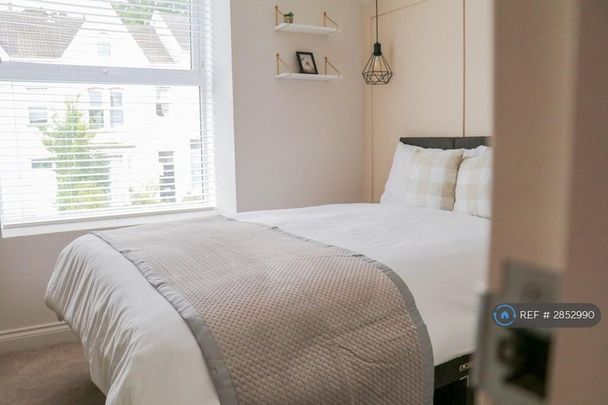 3 bedroom flat to rent - Photo 1