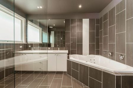 LARGE FOUR BEDROOM PLUS STUDY HOME! - Photo 4