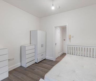 Terraced house to rent - Photo 2