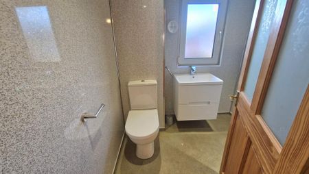 3 bedroom end of terrace house to rent - Photo 5