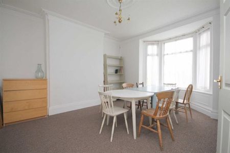 4 bedroom private hall to rent - Photo 4