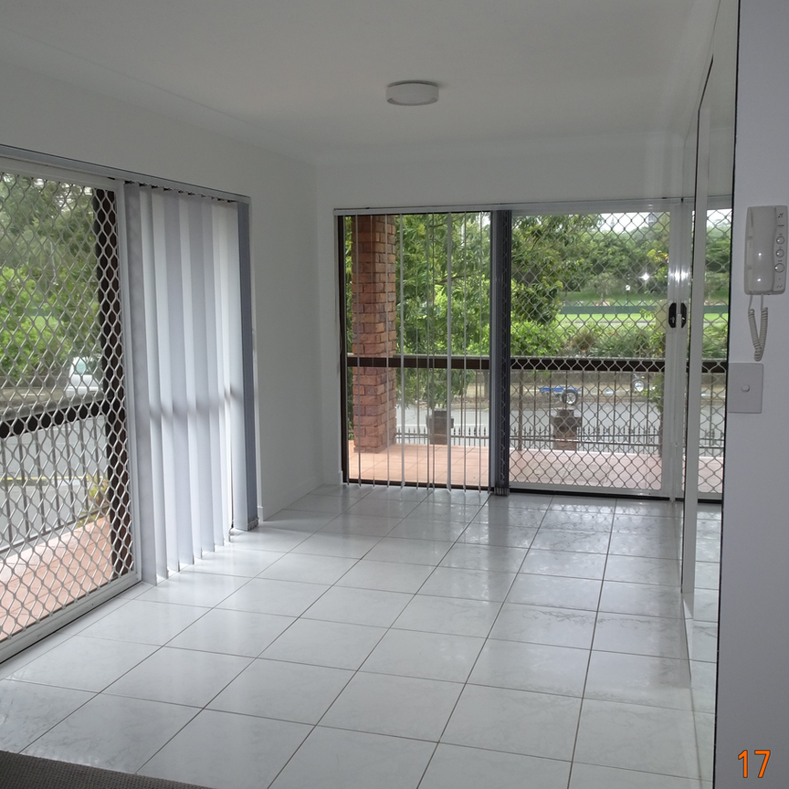 Unit 15, 22 Commodore Drive, Surfers Paradise, QLD - Photo 1