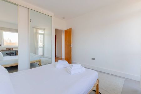 4 Bed Flat, Grimthorpe House, EC1V - Photo 2